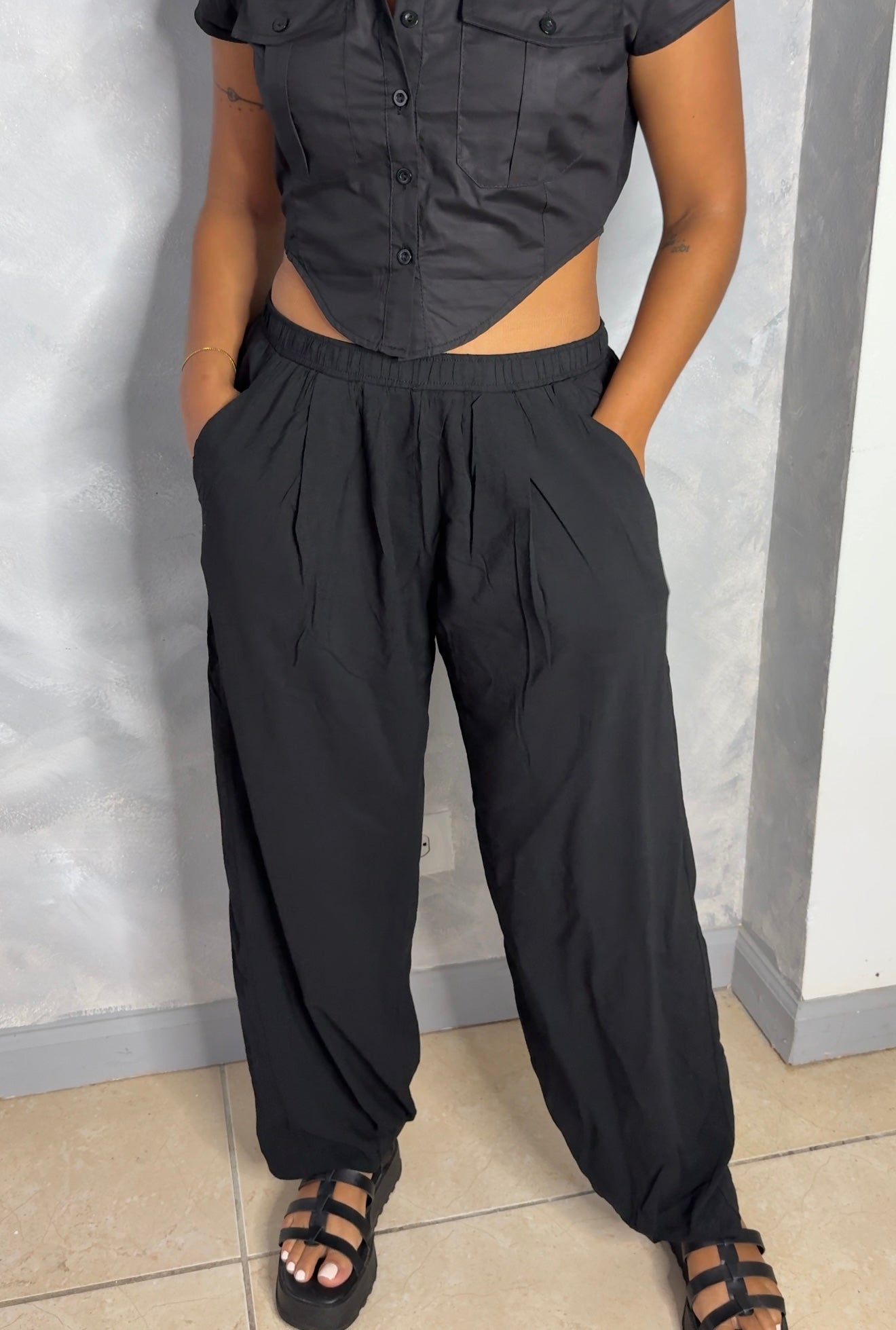 Black Mid Rise Pant